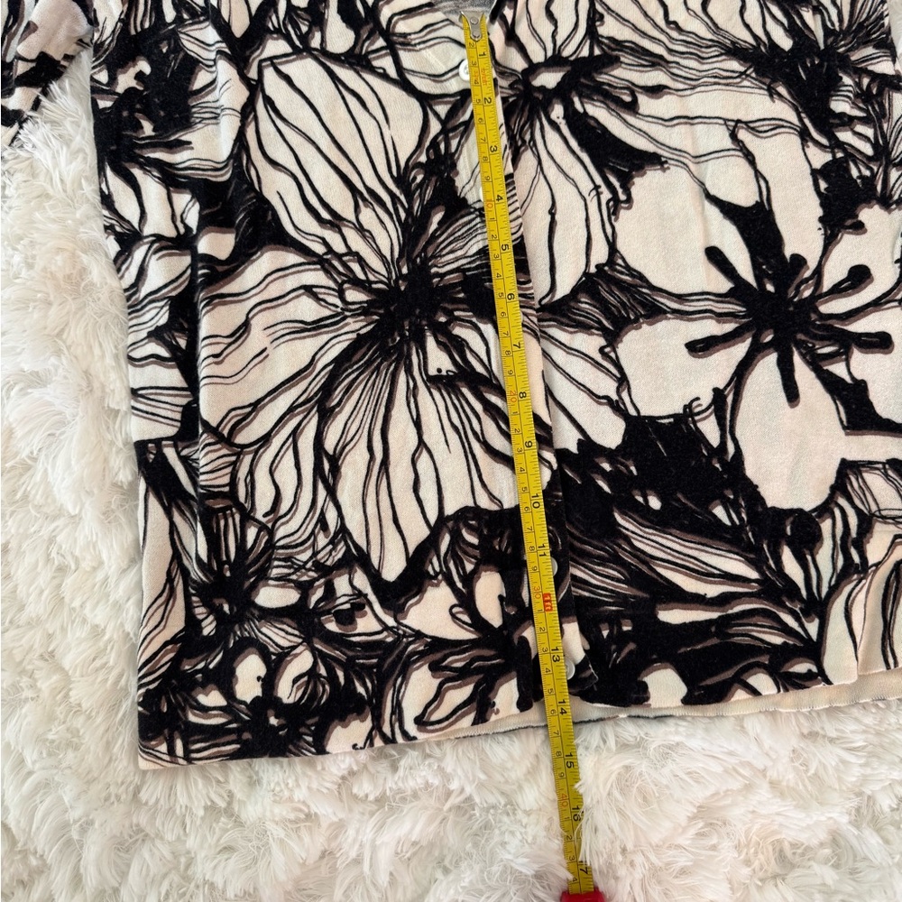 Ann Taylor Black and Cream Floral Short Sleeve Top - Picture 7 of 8